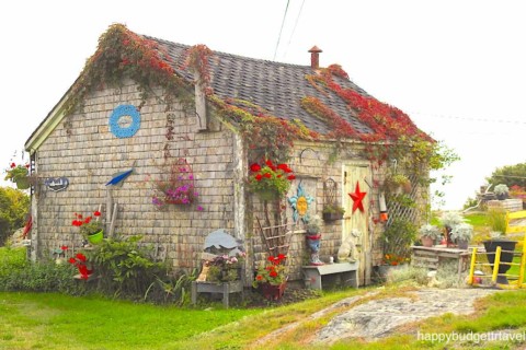 Picture of a prettily decorated house in Blue Rocks, Lunenburg-Nova Scotia