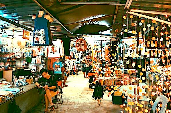 Picture of the night market at Ferringhi, Penang Island, Malaysia - Image credit-penangfoodie.com