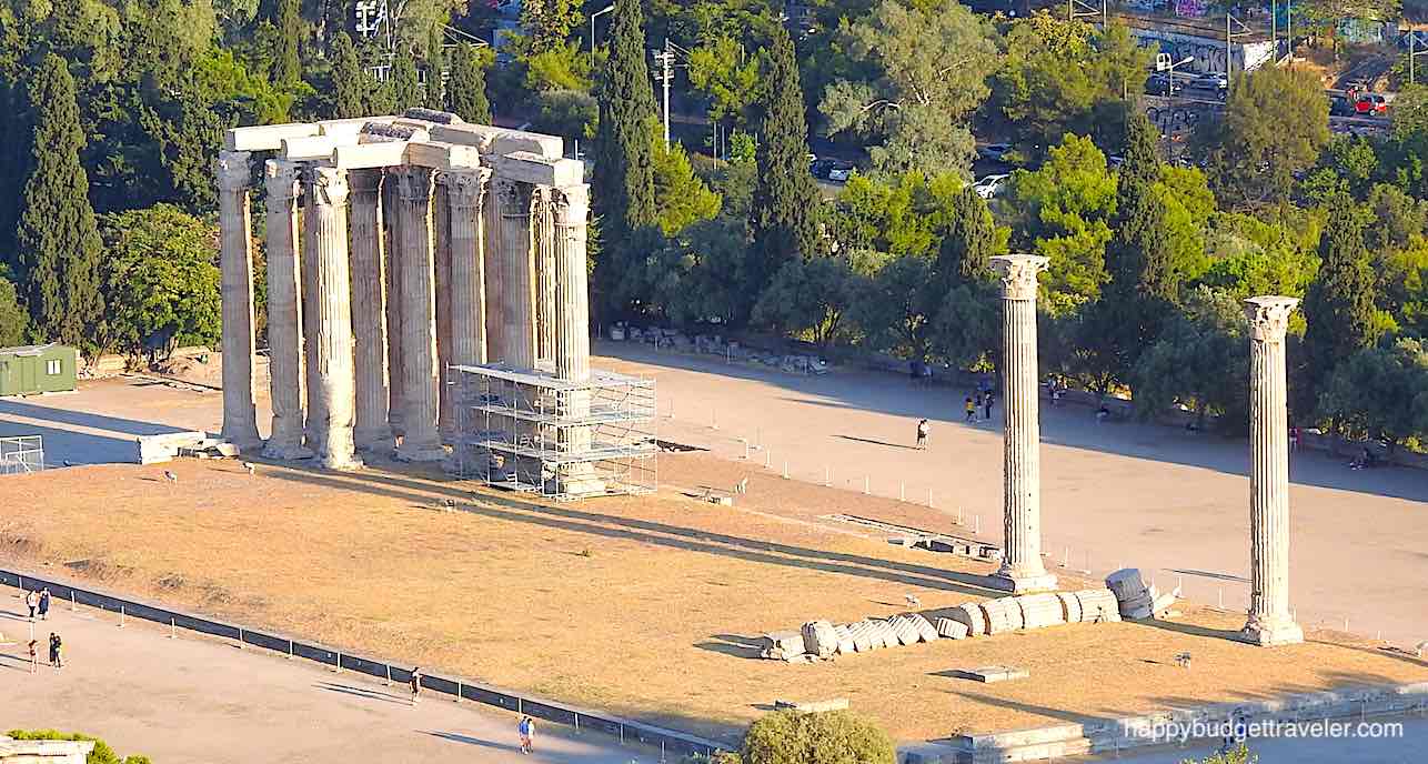 Picture of the ruins of theTemple of Olympian Zeus, Athens, Greece